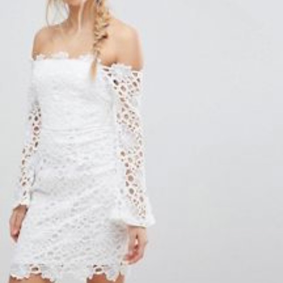 Glamorous off shoulder lace dress. Sz M - Picture 3 of 7